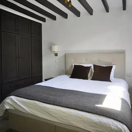 Luxury For 16 People With Seaview, Pool And Bbq Villa