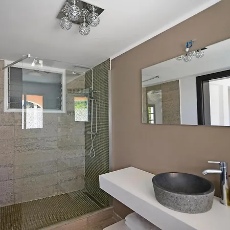 Luxury For 16 People With Seaview, Pool And Bbq Villa
